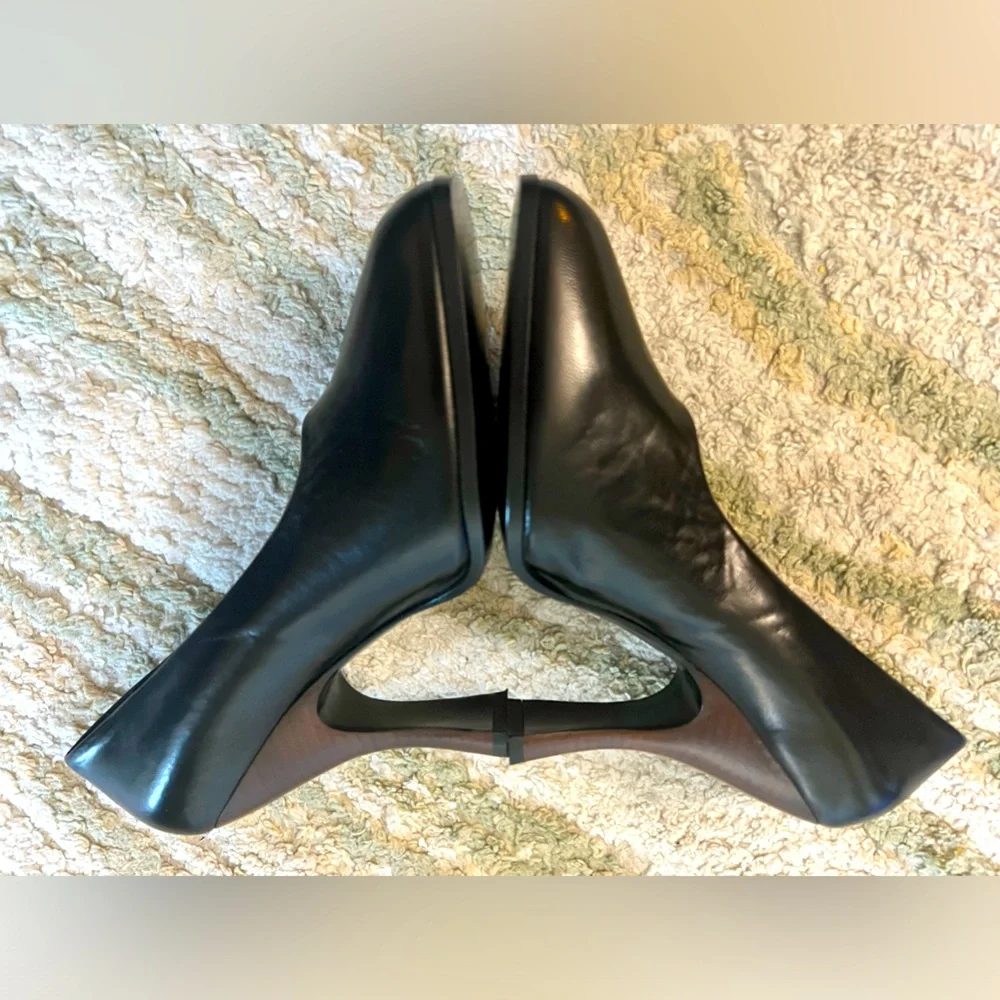 New THE ROW Leather Pumps - Picture 5 of 12